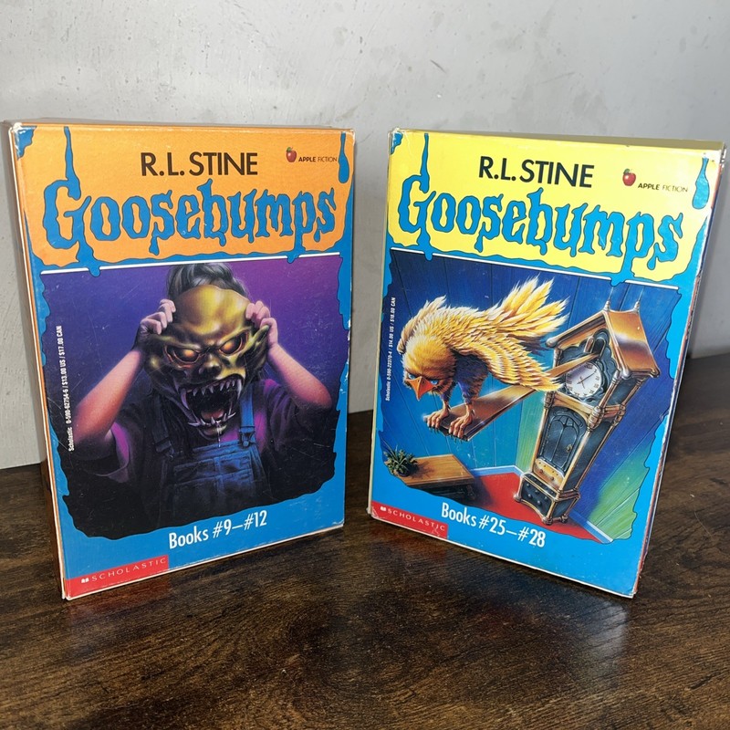 X2 Box Set Goosebumps Book 9-12 & 25-28 R.L Stine Slipcase Prints Vary