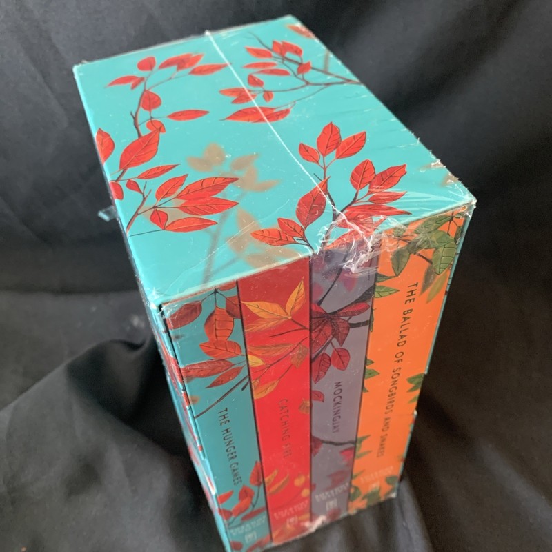 NEW SEALED! Hunger Games Box Set DELUXE EDITION w/ Stencil Edges Suzanne Collins gallery