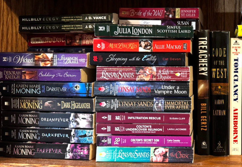 LOT OF 10 PAPERBACKS ROMANCE SUSPENSE THRILLER ACTION PARANORMAL NICE ASSORTMENT gallery