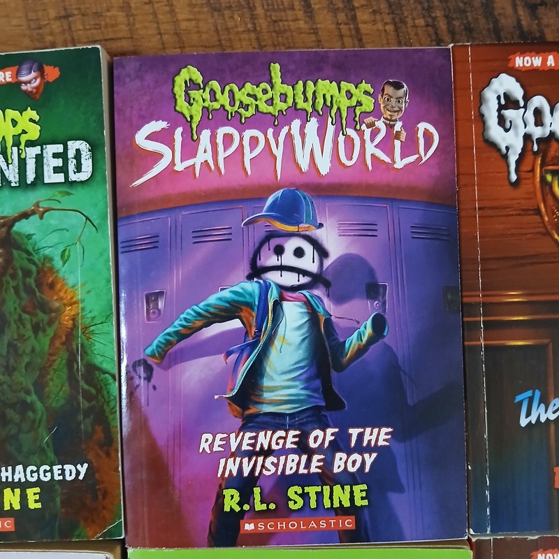90s/2000’s Lot of 14 Scholastic (4) 1st Printing Goosebumps Books RL Stine gallery