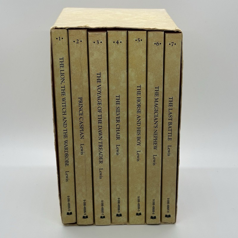 Vintage CS Lewis Chronicles Of Narnia Complete Book Box Set 1987 Paperback
